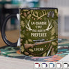 Mug Personnalisé Bicolore – Cadeaux D’Anniversaire Personnalisés Pour Chasseurs – La Saison De Chasse Ne S’Arrête Jamais
