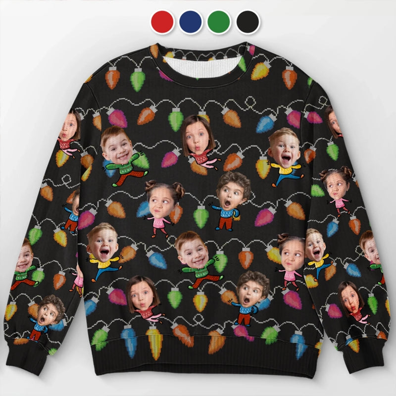Sweatshirt moche de Noël personnalisé avec photo – « Célébrez la saison avec rires et amour » – Sweatshirt familial – Pull en laine unisexe – Cadeau de Noël pour les membres de la famille
