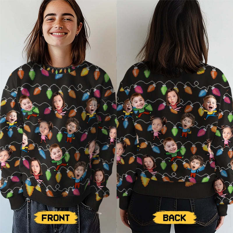 Sweatshirt moche de Noël personnalisé avec photo – « Célébrez la saison avec rires et amour » – Sweatshirt familial – Pull en laine unisexe – Cadeau de Noël pour les membres de la famille