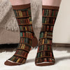 Chaussettes Personnalisées - Cadeaux Pour Amoureux Des Livres, Rats De Bibliothèque, Papa Et Maman Chiens - Des Pages Avec Des Empreintes De Pattes