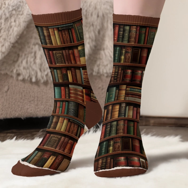 Chaussettes Personnalisées - Cadeaux Pour Amoureux Des Livres, Rats De Bibliothèque, Papa Et Maman Chiens - Des Pages Avec Des Empreintes De Pattes