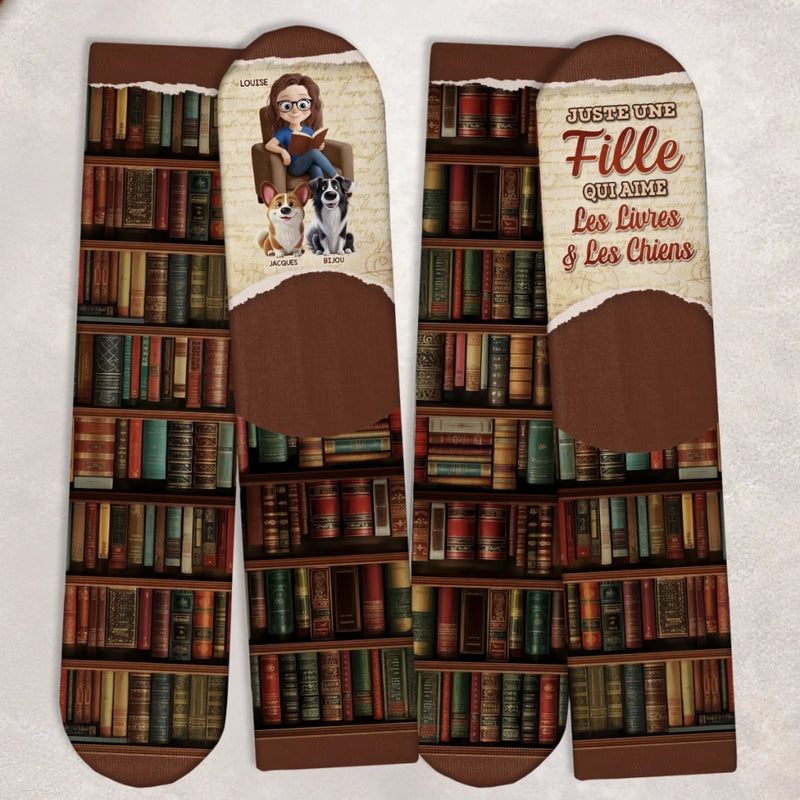 Chaussettes Personnalisées - Cadeaux Pour Amoureux Des Livres, Rats De Bibliothèque, Papa Et Maman Chiens - Des Pages Avec Des Empreintes De Pattes