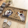 Tapis Décoratif Personnalisé Pour La Maison - Cadeaux D’Anniversaire Pour Amoureux Des Chiens Et Chats, Papa Et Maman Chiens, Propriétaires De Chats - Des Pattes Avant Les Gens Dans Cette Maison Heureuse
