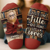 Chaussettes Personnalisées – Cadeaux Personnalisés pour Amoureux des Livres, Rats de Bibliothèque et Lecteurs Passionnés – Juste Une Fille Perdue Entre Les Lignes