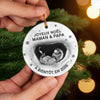 Ornement Photo En Céramique Personnalisé – Cadeaux Personnalisés De Noël, De Baby Shower Et De Révélation De Genre Pour Nouvelles Mamans, Nouveaux Papas, Nouveaux Parents – Un Petit Lutin Arrive Bientôt