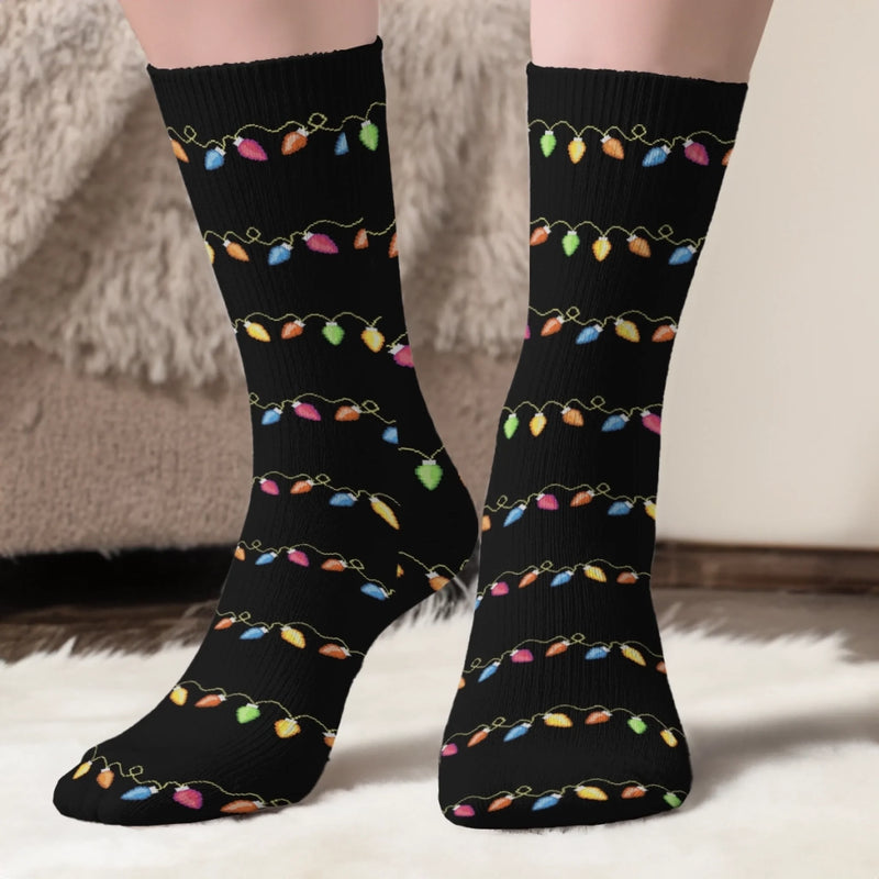 Chaussettes Personnalisées – Cadeaux De Noël Et D’Anniversaire Personnalisés Pour Femmes Et Hommes – Occupée À Tomber Amoureuse Dans Un Scénario Hallmark