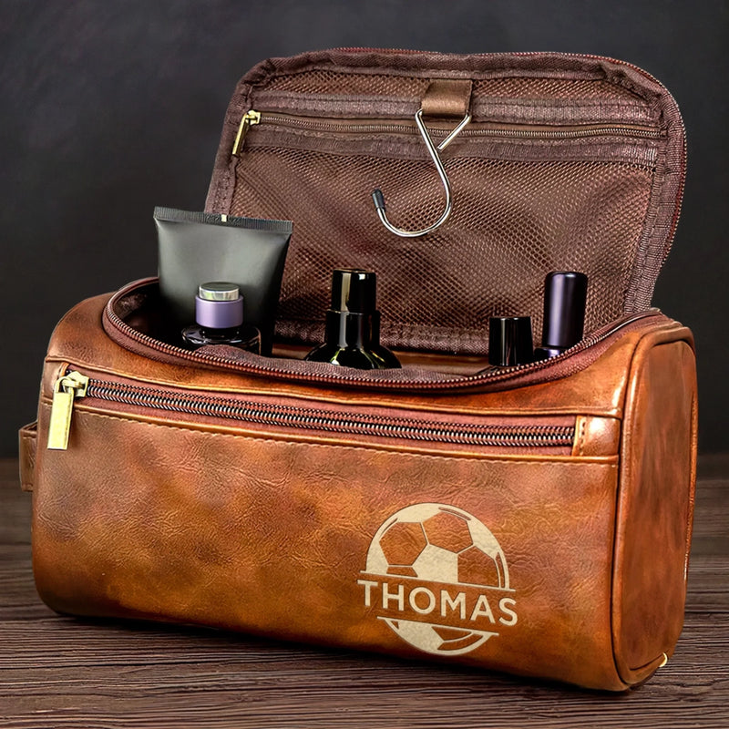 Trousse De Toilette En Cuir Gravée – Cadeau D’Anniversaire Personnalisé Pour Les Amateurs De Football, Fans De Sport – Toujours Prêt Pour Le Match, Où Que Tu Ailles