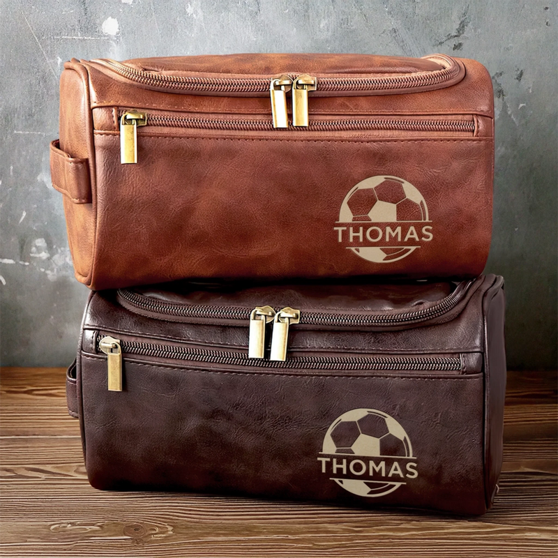 Trousse De Toilette En Cuir Gravée – Cadeau D’Anniversaire Personnalisé Pour Les Amateurs De Football, Fans De Sport – Toujours Prêt Pour Le Match, Où Que Tu Ailles