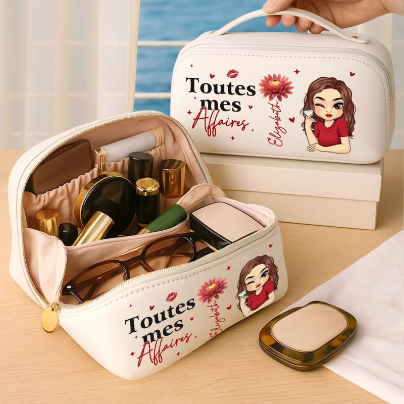 Trousse De Toilette De Voyage En Similicuir Personnalisée – Cadeau D’Anniversaire Pour Femmes, Meilleures Amies, Sœurs, BFF Ou Pour Vous-Même – Plus Forte Chaque Jour Grâce À Mon Voyage