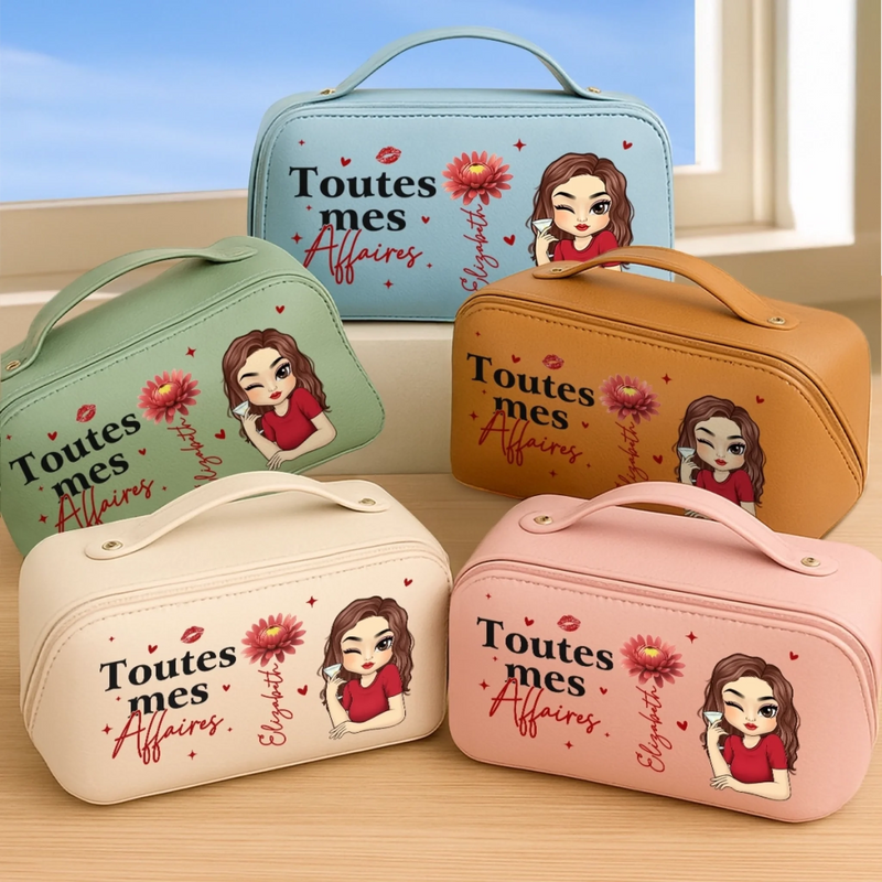 Trousse De Toilette De Voyage En Similicuir Personnalisée – Cadeau D’Anniversaire Pour Femmes, Meilleures Amies, Sœurs, BFF Ou Pour Vous-Même – Plus Forte Chaque Jour Grâce À Mon Voyage
