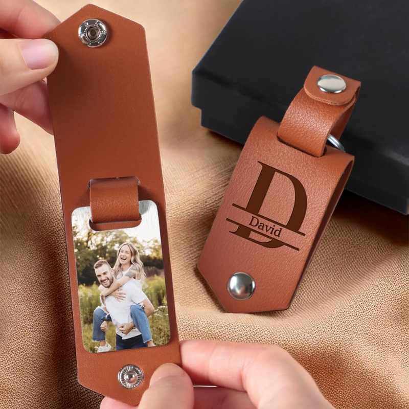 Porte-Clés En Cuir Gravé Avec Photo Personnalisé – Cadeaux Personnalisés D’Anniversaire Et De Mariage Pour Mari Et Femme, Pour Lui Et Pour Elle – Quand Je Te Tiens, Le Monde S’Arrête Un Instant