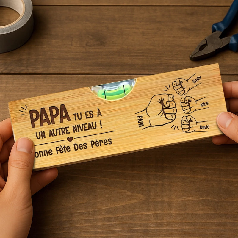 Décapsuleur en Bois Personnalisé avec Niveau – Cadeau Fête des Pères pour Papa – Aucun Niveau Pour Notre Amour
