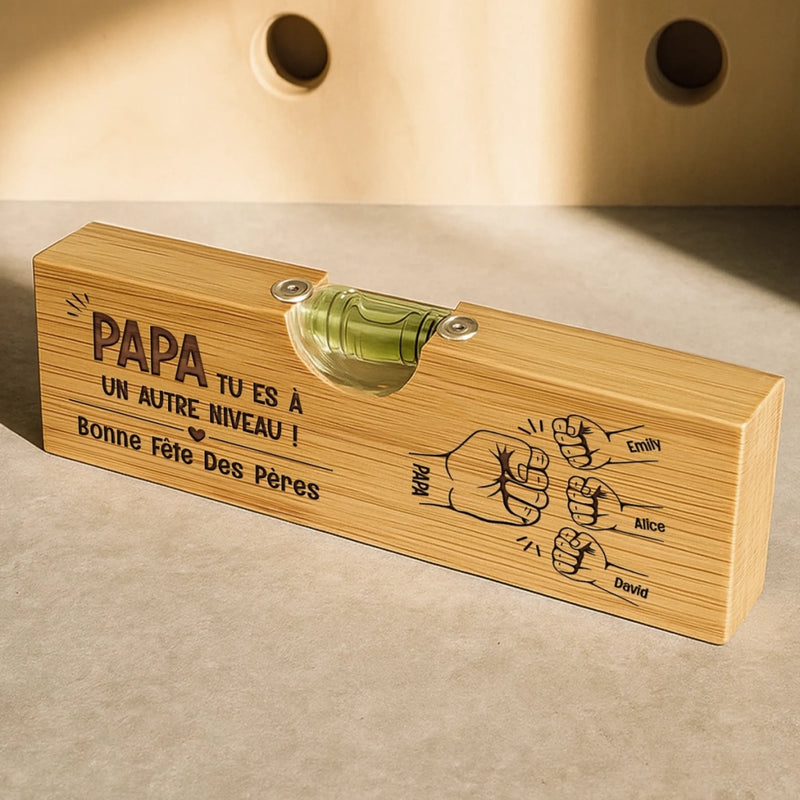 Décapsuleur en Bois Personnalisé avec Niveau – Cadeau Fête des Pères pour Papa – Aucun Niveau Pour Notre Amour