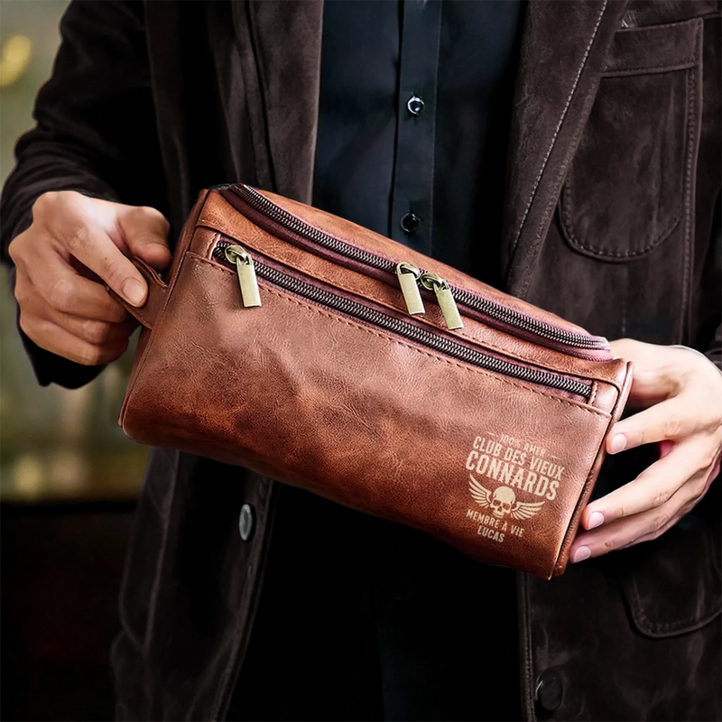 Trousse de toilette en cuir gravée personnalisée – Cadeau Rigolo pour Homme – Membre à vie