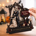 Plaque en Bois 2 Couches Personnalisée avec Support – Cadeau d’Halloween et d’Anniversaire pour Couple – Notre Amour Gothique Éternel
