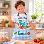 Tablier Personnalisé Avec Poche Pour Enfants – Cadeau Pour Petit Pâtissier Et Petit Chef Avec Prénom – Le Bonheur Se Prépare En Cuisine