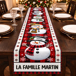 Décoration De Noël Avec Famille De Bonhommes De Neige Et Noms Personnalisés - Chemin De Table Personnalisé